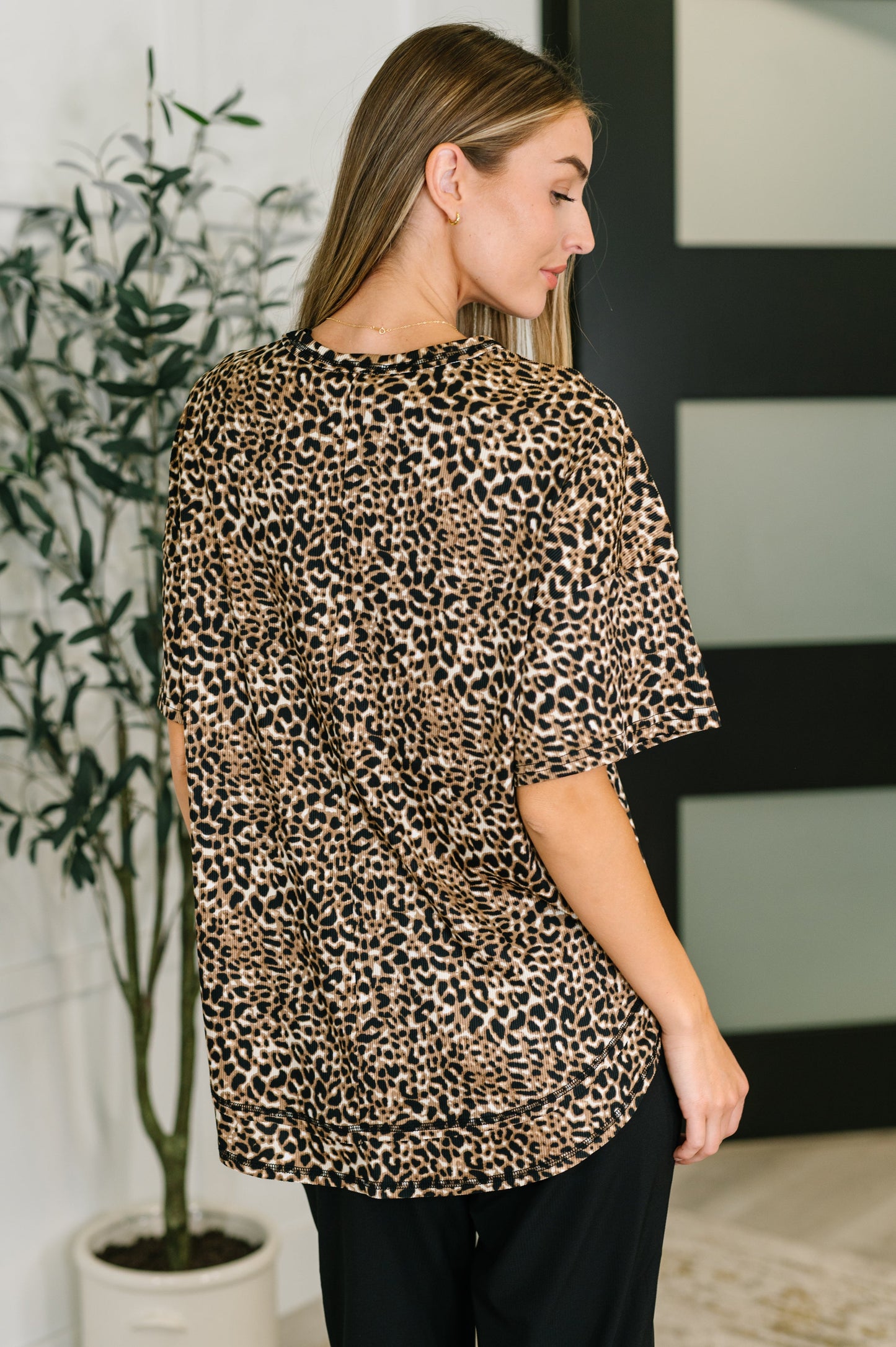 Dayna Ribbed Knit Relaxed Tee in Mocha