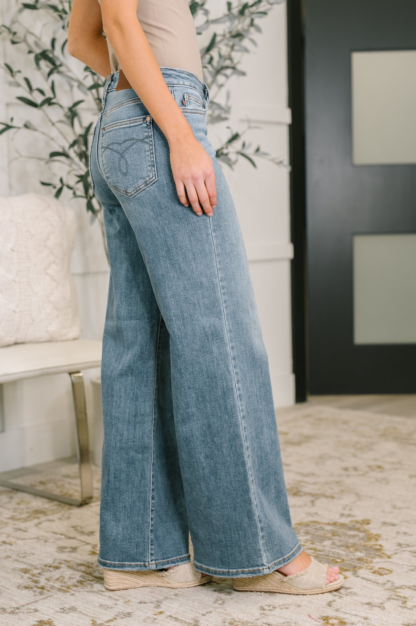 Mid Rise Retro Wide Leg Jeans