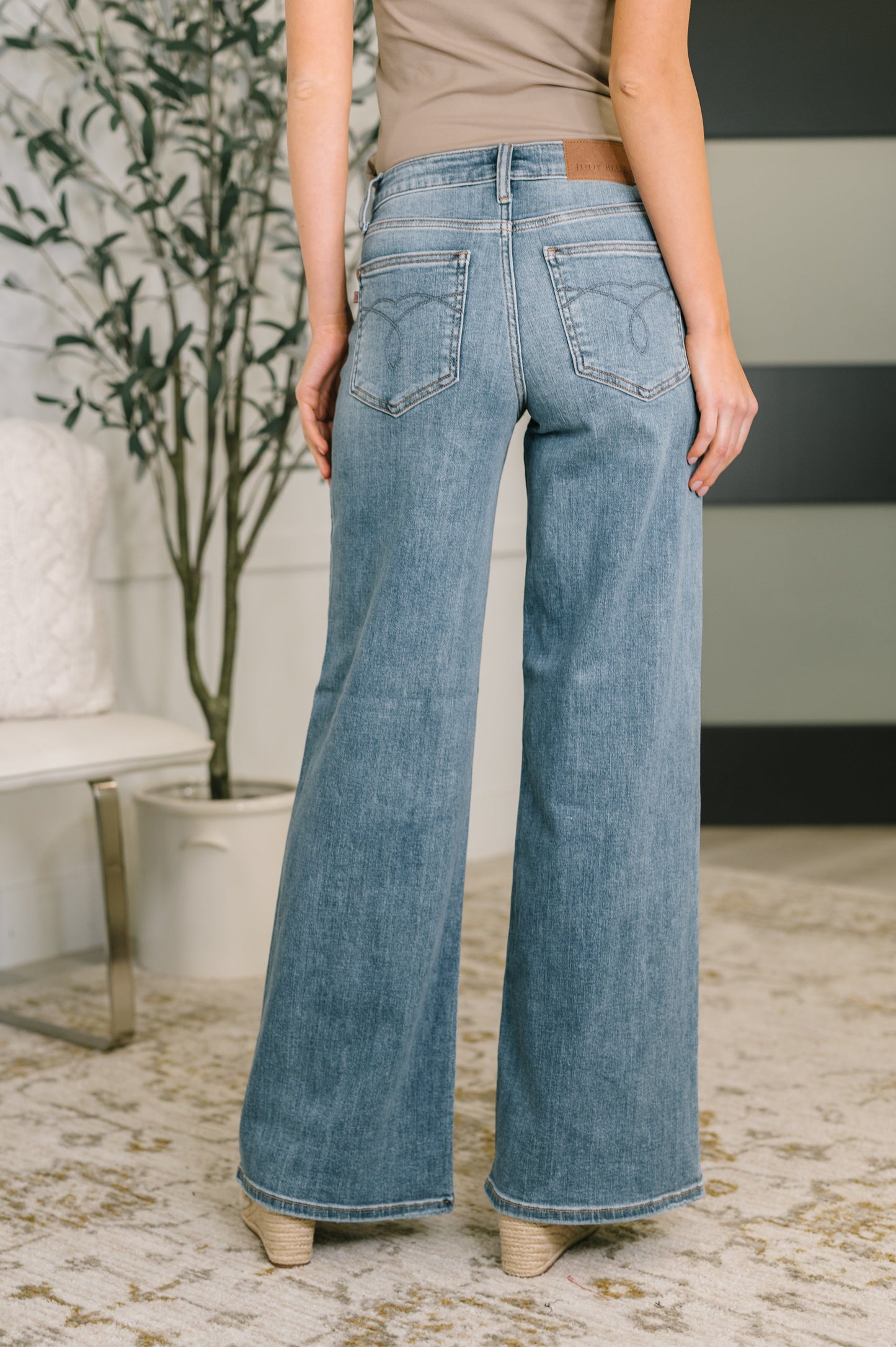 Mid Rise Retro Wide Leg Jeans