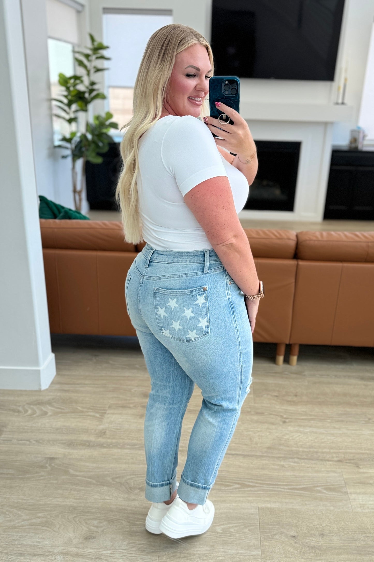 Mid Rise Star Pocket Boyfriend Jeans