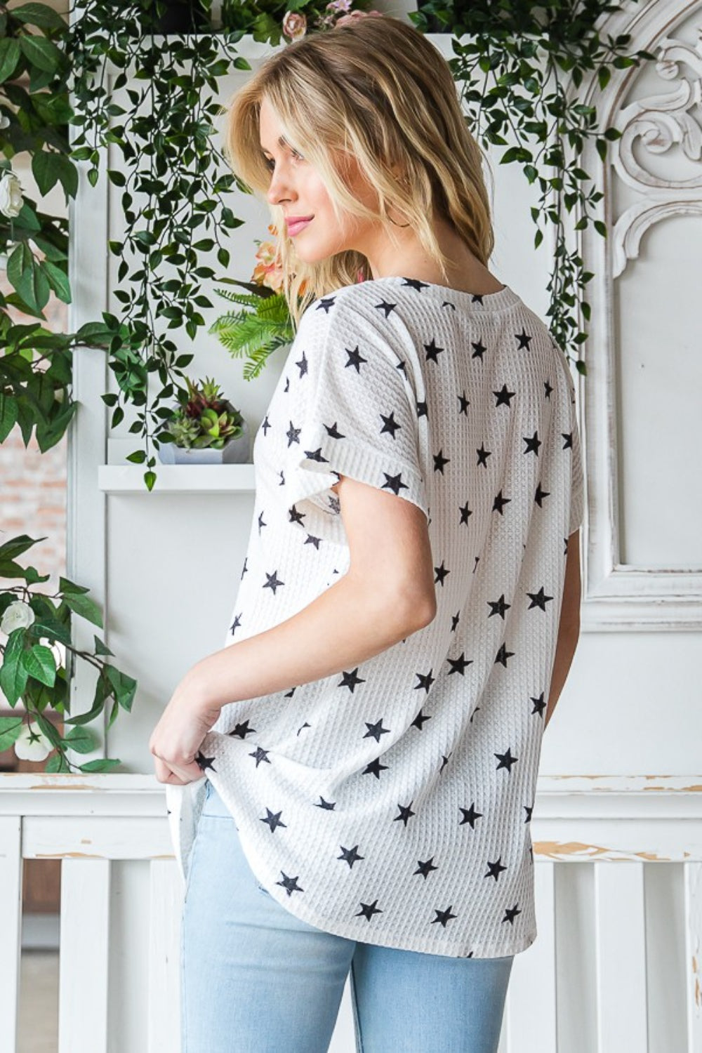 Star Print V-Neck Waffle Knit Top